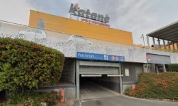 Gravina di Catania, auto prende fuoco nel parcheggio sotterraneo del centro commerciale Katane
