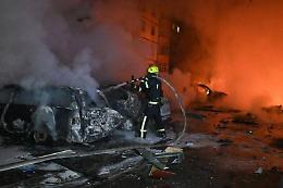 Attacco notturno su Kiev: tre feriti in periferia dopo una salva di missili