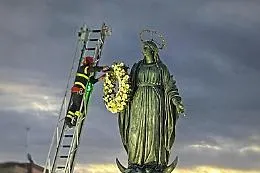 Immacolata, la festa che anticipa il Natale ma parla (solo) del concepimento di Maria: tutto quello che c'&egrave; da sapere