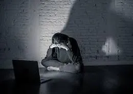 Sopravvivere allo stalking digitale: guida pratica per vittime