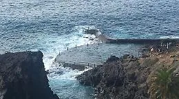 Tenerife, la piscina naturale che si &egrave; trasformata in un frullatore d&rsquo;Atlantico: quattro morti 