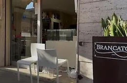 Ordigno esplode davanti alla storica pasticceria Brancato di Siracusa