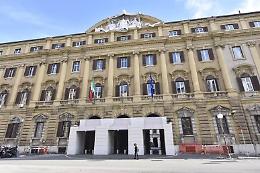 Manovra, giro di vite sui compensi dei professionisti: bloccati anche incarichi pagati dallo Stato