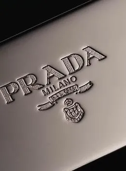 Prada far&agrave; produrre in India duemila kolhapuri chappals