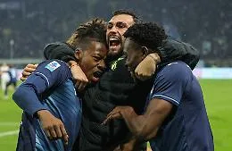 Lazio eroica: vittoria in nove contro un Parma addormentato