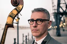 A Zo serata doppia: i codici della strada e "Precondition", il jazz sperimentale di Vincenzo Virgillito