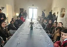 Caltanissetta, visita didattica in... cantina: studenti del Biologico-Sanitario del "Russo" alla scoperta del ciclo produttivo del vino