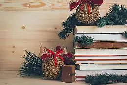 Tra luci, vetrine e regali last minute: un buon libro pu&ograve; diventare rifugio e scoperta