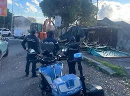 Rimosse baracche e verande abusive: multe per un fioraio e un food truck