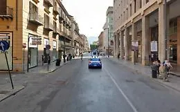 A spasso in centro a Palermo con un tirapugni-taser: 19enne arrestato dalla Polizia