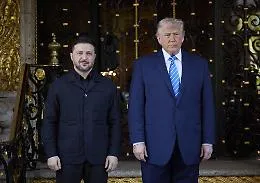 Trump ottimista dopo Mar-a-Lago: "accordo vicino" con Zelensky, il Donbass resta un nodo