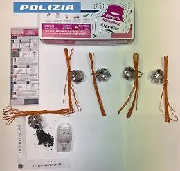 Centinaia di fuochi d'artificio anche scaduti in un deposito ad Adrano: un denunciato