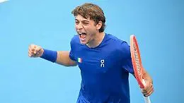 Cobolli, la pallina che cade e la lite con l'arbitro e con Wawrinka: cosa &egrave; successo alla United Cup in Australia