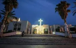 Gli spari allo Zen e la Chiesa che non si limita ad osservare: la mitezza che disturba, la speranza che inquieta
