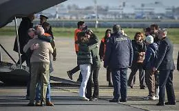 Milano, atterrate a Linate le salme delle vittime italiane della tragedia di Crans-Montana
