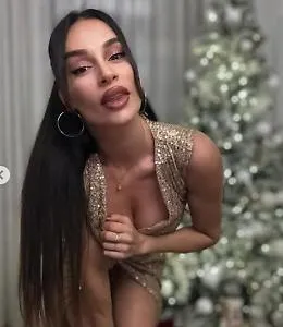 Francesca Tocca cade dalle scale e fa il "botto" in passerella