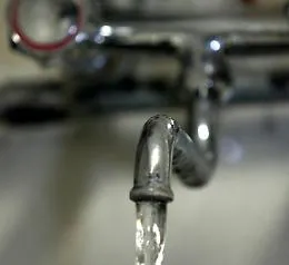 &laquo;Se l'acqua non &egrave; potabile si deve pagare la met&agrave;&raquo; e la Cassazione non d&agrave; torto a due utenti gelesi