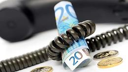 Il 2026 si apre con le stangate: pioggia rincari tariffe telefonia, fino a 60 euro a utente
