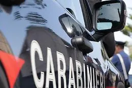 L'incubo in casa: rientra dalla spesa e trova l'ex marito ad attenderla. Trentanovenne finisce in manette