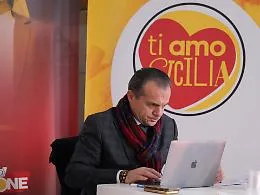 &laquo;La Sicilia &egrave; ancora merce di scambio, ma le istituzioni non si scambiano coi like&raquo;: Cateno De Luca chiama i suoi a raccolta