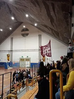 Quattro individui incappucciati fanno irruzione in tribuna durante Palermo-Virtus Trapani e aggrediscono e strappano la bandiera dei tifosi ospiti 