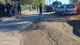 Strade di Naxos al collasso: voragine davanti al liceo, lavori fermi nonostante 700mila euro