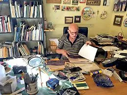 La collezione &laquo;sfrattata&raquo; di cimeli storici, ora &egrave; guerra con il Comune