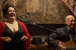 Cara Rosa: la voce che trasforma il dolore in resistenza