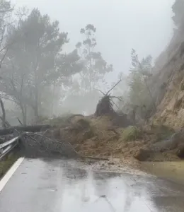 Ciclone Harry: gravi danni per la viabilit&agrave;, ad Aidone chiusa la strada statale 288 per una frana