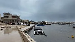 Ortigia in ginocchio: il porto Piccolo devastato dalle mareggiate