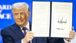 Davos, l&rsquo;economia &ldquo;miracolo&rdquo; di Trump alla prova dei numeri: &laquo;L'America motore del pianeta&raquo;, ma tra stime ballerine e dati ritardati