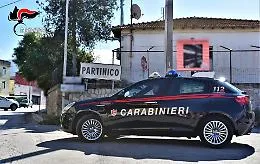 Fugge a un posto di blocco e investe una passante, trentanovenne arrestato a Partinico