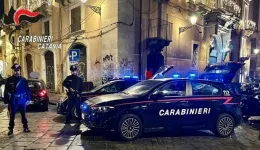 Esce dal bar con birra e th&egrave; senza pagare: pugno al cassiere che cerca di bloccarlo