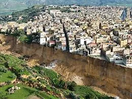 Frana di Niscemi, vertice operativo con Ciciliano sulle demolizioni nella "zona nera"