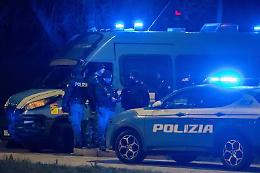 Bravata nella notte a Milano, amici entrano nella piscina chiusa: uno di loro annega 