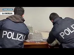 Catania, il video del maxi sequestro di droga: padre e figlio arrestati 