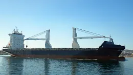 Trapani, mercantile bloccato in porto: a bordo pale eoliche e sei gravi irregolarit&agrave;
