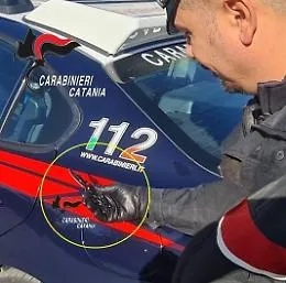 Brandisce un coltello da 21 cm lungo pista ciclabile a Catania: denunciato