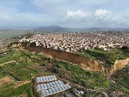 Ma davvero l'idea della newtown per trasferire altrove Niscemi &egrave; una ipotesi sul tavolo? Dibattito aperto, mentre un cittadino su venti &egrave; stato evacuato