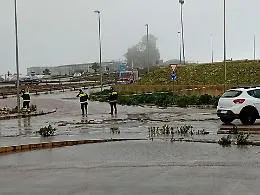 Nubifragio anche a Ragusa, auto in panne (video)