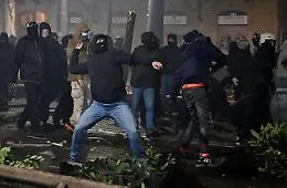 Scontri di Torino: il giovane arrestato ha 22 anni e si definiva "anarchico"