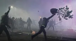 Scontri a Torino, arrestato uno dei presunti aggressori del poliziotto pestato