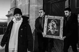 Fede e speranza a Niscemi: il quadro miracoloso esce per proteggere la citt&agrave;
