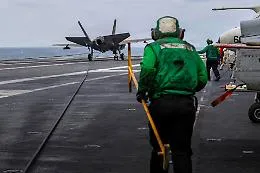 Drone iraniano che si stava avvicinando alla portaerei Lincoln abbattuto da un caccia F35 americano