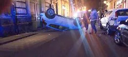 Incidente a Patern&ograve;: Nissan Juke si ribalta, due ragazze portate in ospedale