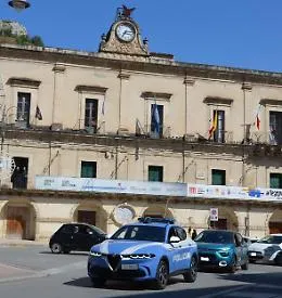 Modica, ruba portafoglio a un dipendente comunale negli uffici del Municipio