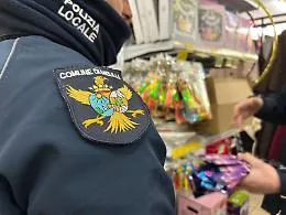 Melilli, blitz della Polizia Locale: sequestrati oltre mille articoli senza marchio CE