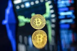 Bitcoin in caduta libera: toccati i 60mila dollari, &egrave; allarme "inverno cripto"
