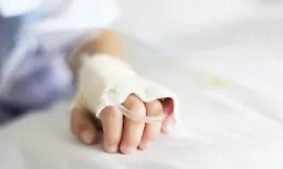 Vittoria, ustionata con acqua bollente bambina di 2 anni: corsa in ospedale per salvarla
