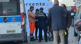 Incidente in via Crispi, ciclista investito dalla motrice di un camion: morto un uomo di 55 anni